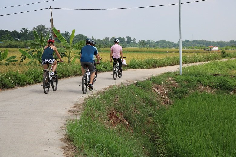 Hanoi Cycling Day Tour Chem Tay Tuu Dong Ngac